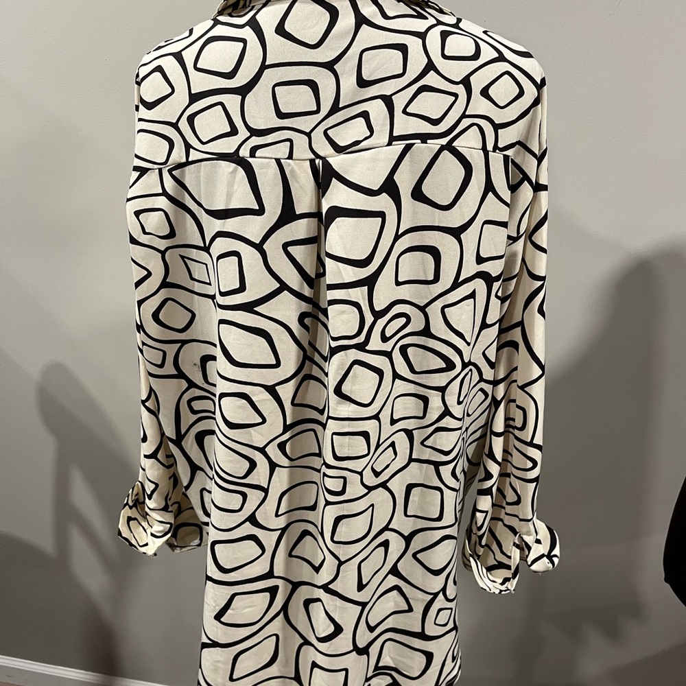 Abstract Patterned Button-Up Shirt - Picture 2 of 3